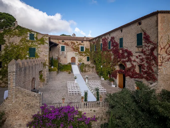 Hochzeitslocation Finca Comassema Mallorca Trauung im Innenhof